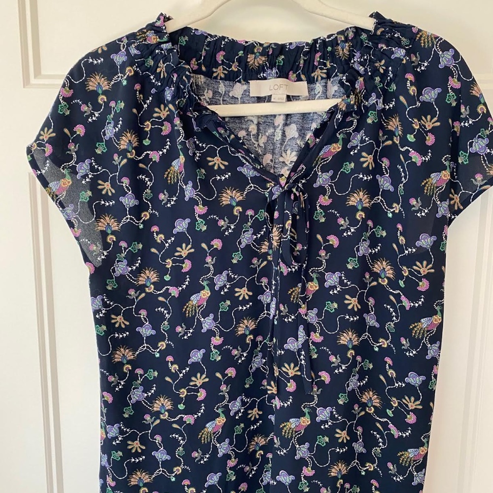 Loft Navy Cap Sleeve Blouse – Size M – Flowy & Feminine Peacock Print